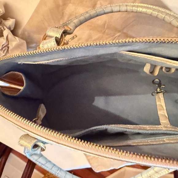 Brahmin Vintage Elegant Cream Crocodile-Embossed Handbag - Picture 4 of 5